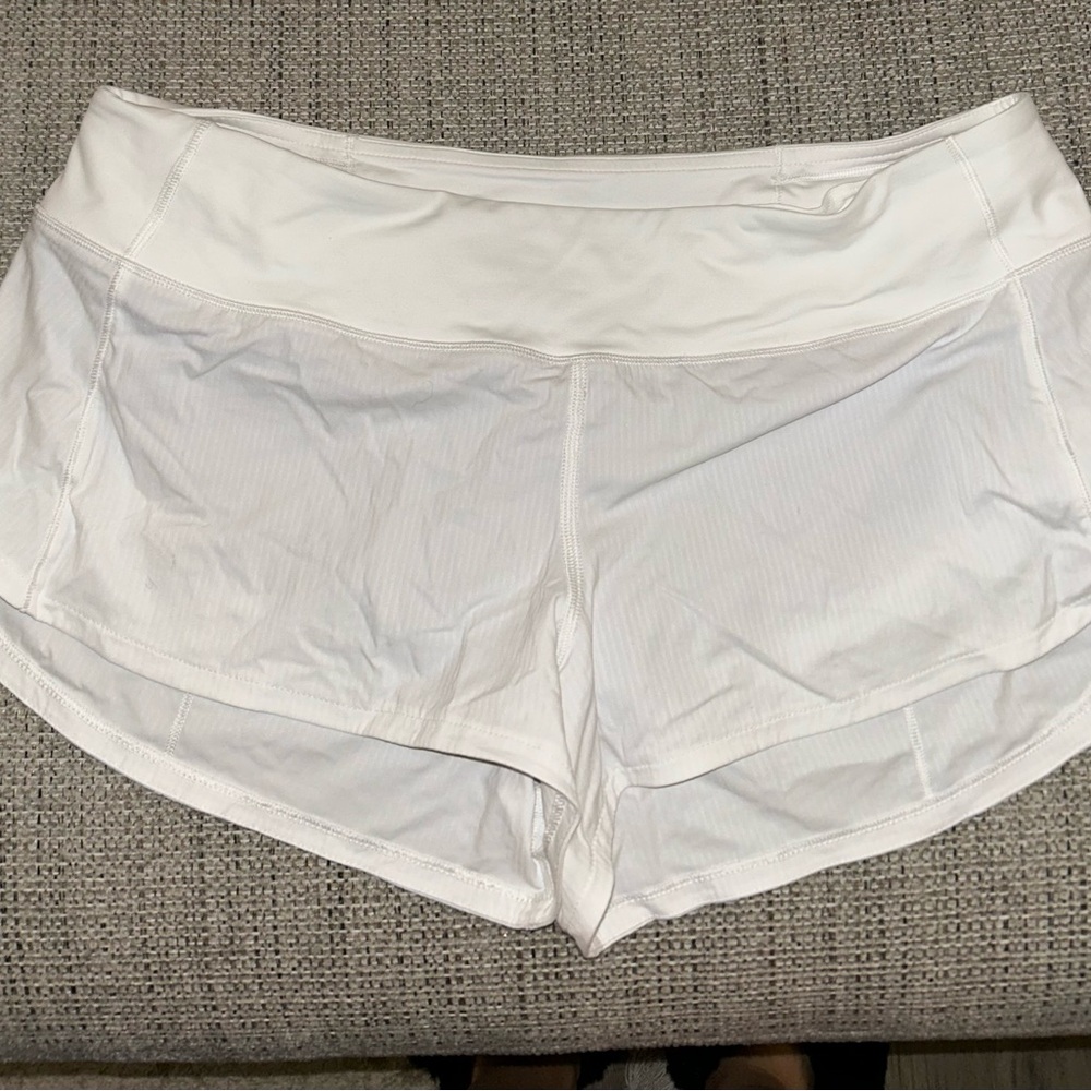 Lululemon speed up low rise 2.5” shorts